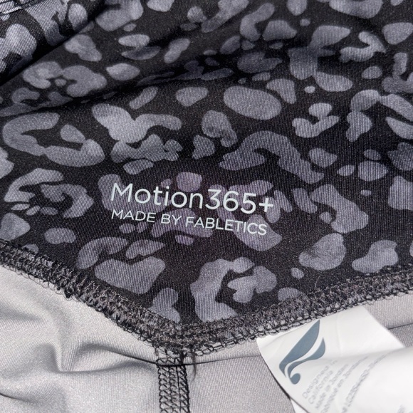 Fabletics Motion 365 spotted leggings - Picture 3 of 4